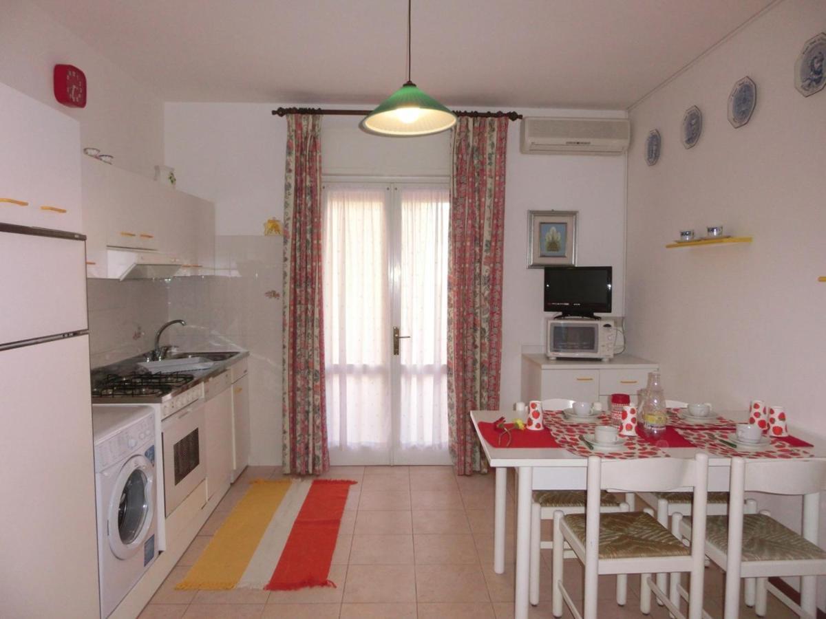 Nice Two-Bedroom Apartment 150M From The Beach Bibione Kültér fotó